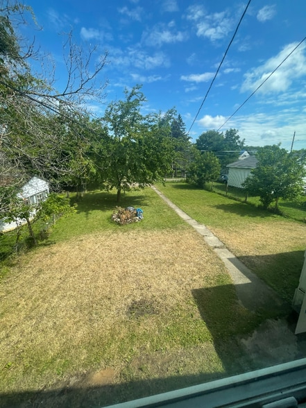 Building Photo - 130 Main St