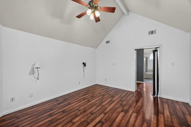 Building Photo - "Charming 3-Bed Oasis with Modern Touches & Granite Elegance in Houston!"