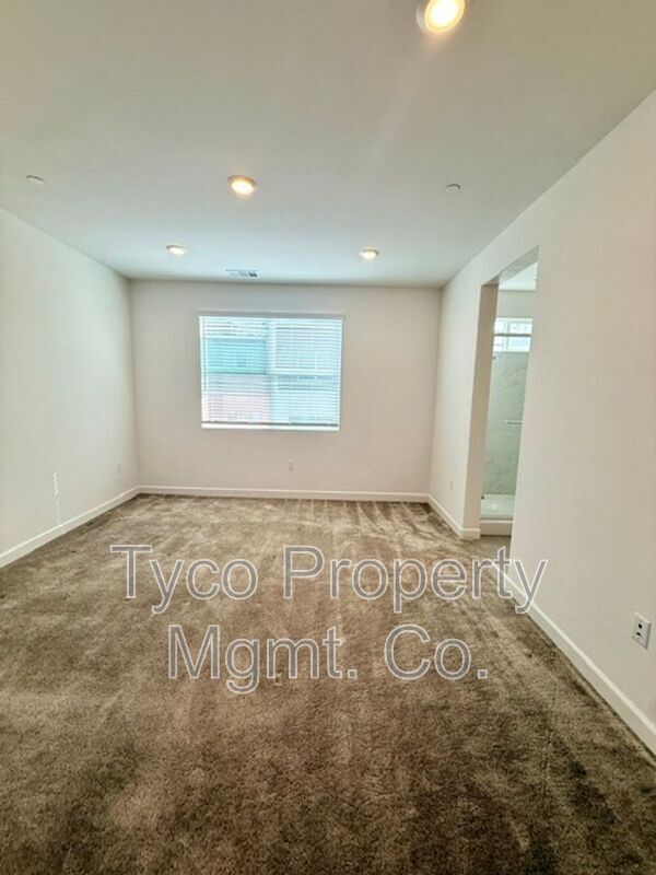 Building Photo - 784 Vada St