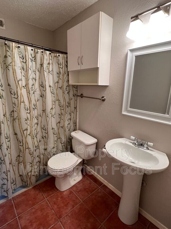Building Photo - 116 Kings Row