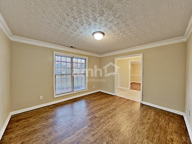 Building Photo - 70 Maxton Ave
