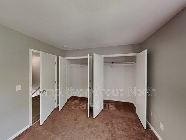 Building Photo - 1847 Boulevard St