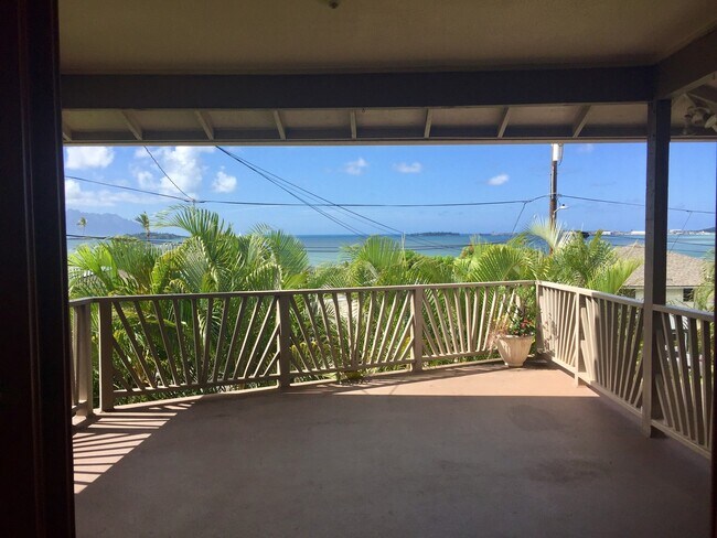 Building Photo - Kaneohe: 3 Bed, 1 Bath Duplex