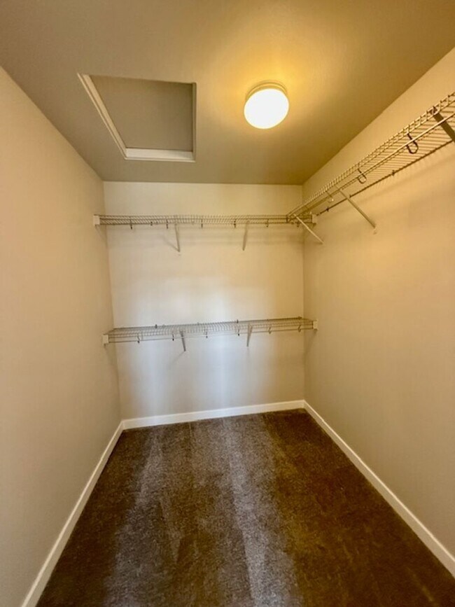 Building Photo - Beautiful 3-Bedroom Townhome in Purcell La...