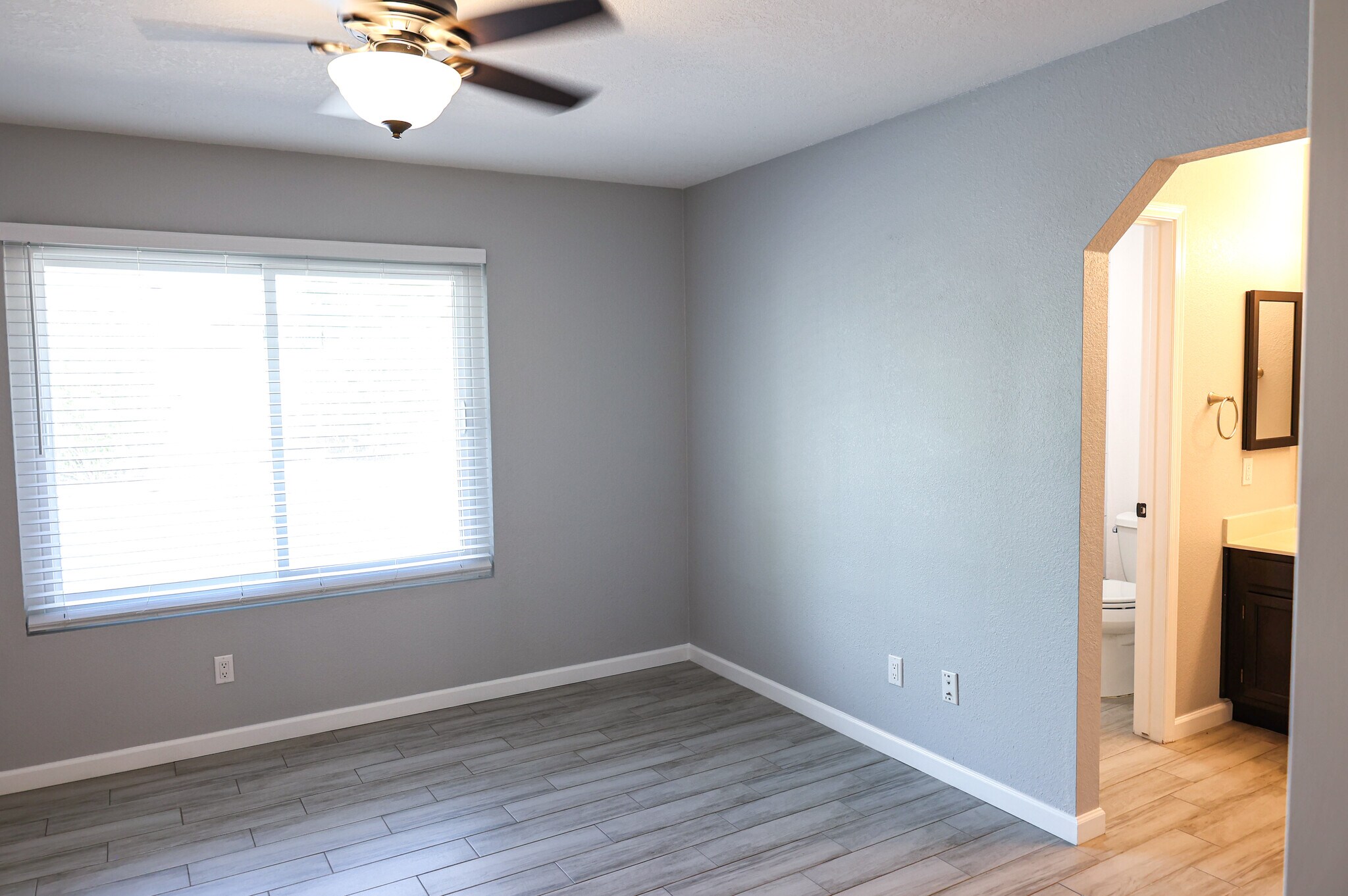 Building Photo - 14101 N 78th Dr