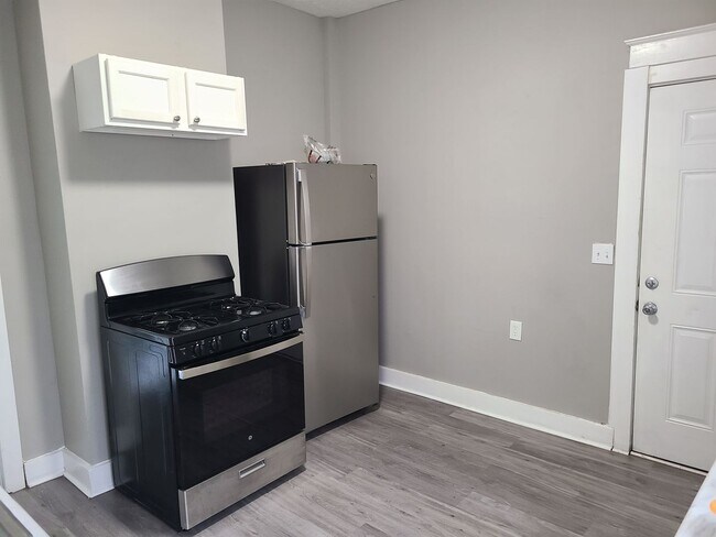 Building Photo - 2 bed 2 bath with bonus areas!  Leasing special- 1/2 month free with paid Security Deposit