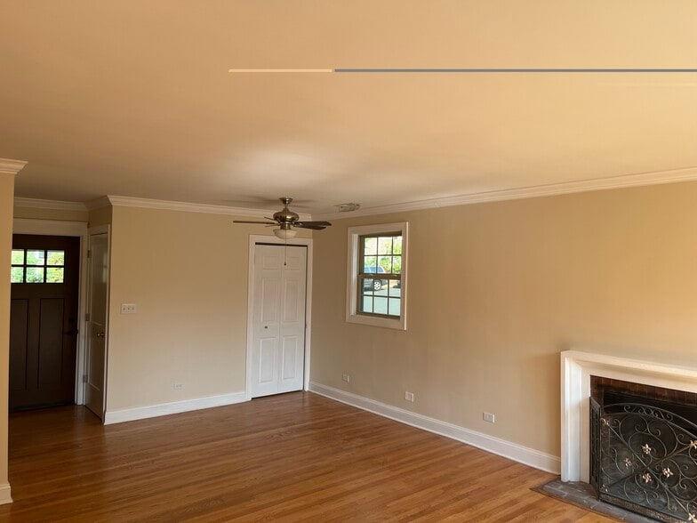 Building Photo - 2318 Crestmont Ave