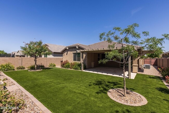 Building Photo - 20673 E Canary Way