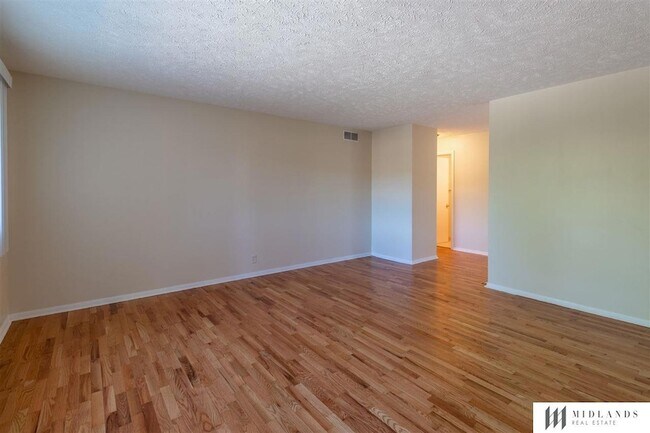 Building Photo - 3401 Sherwood Dr