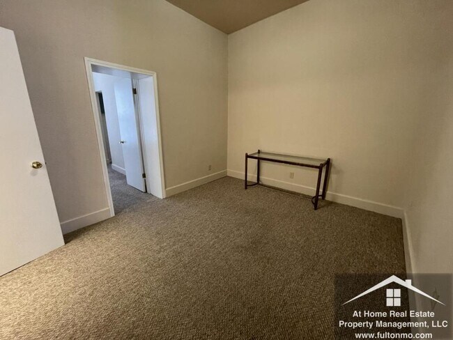 Building Photo - 518 Court Street, Apartment A