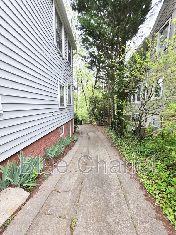 Building Photo - 513 S Hawthorne Rd