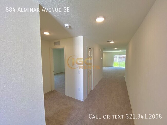 Building Photo - 884 Alminar Ave SE