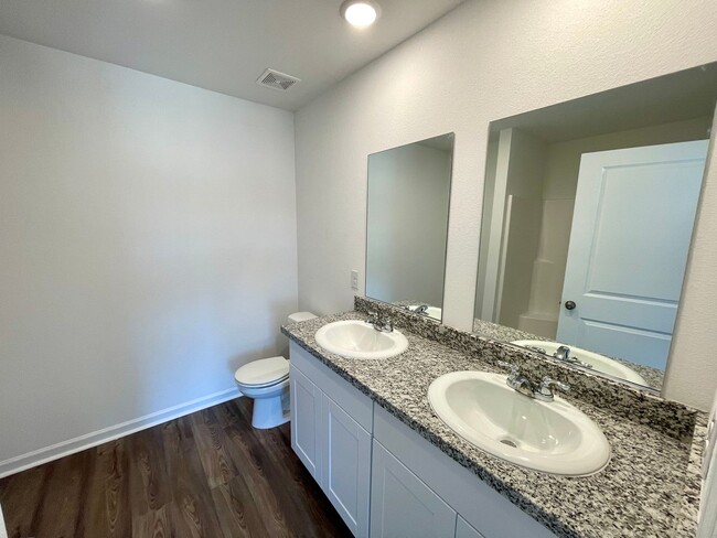 Building Photo - Beautiful New 3 Bedroom Home in the New Ra...