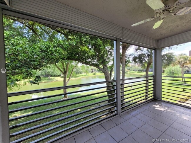 Building Photo - 4261 W Palm Aire Dr
