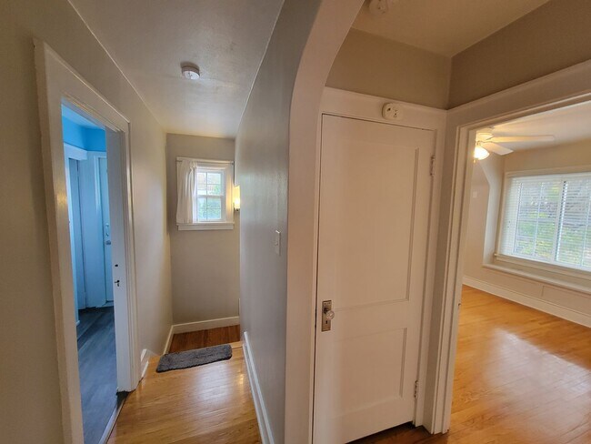 Building Photo - Beautiful Cedar Falls Home