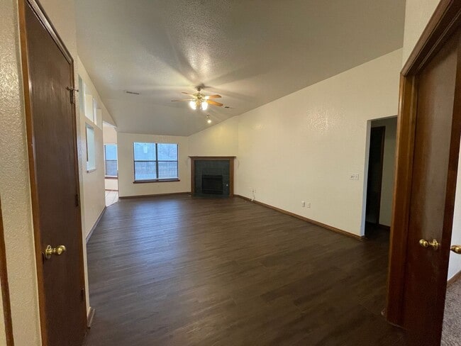 Building Photo - 621 Gyrfalcon Dr