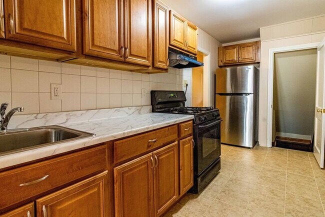 Building Photo - 732 Old Riverside Rd