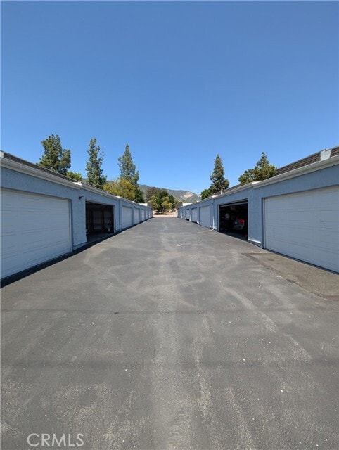 Building Photo - 2620 Huntington Dr