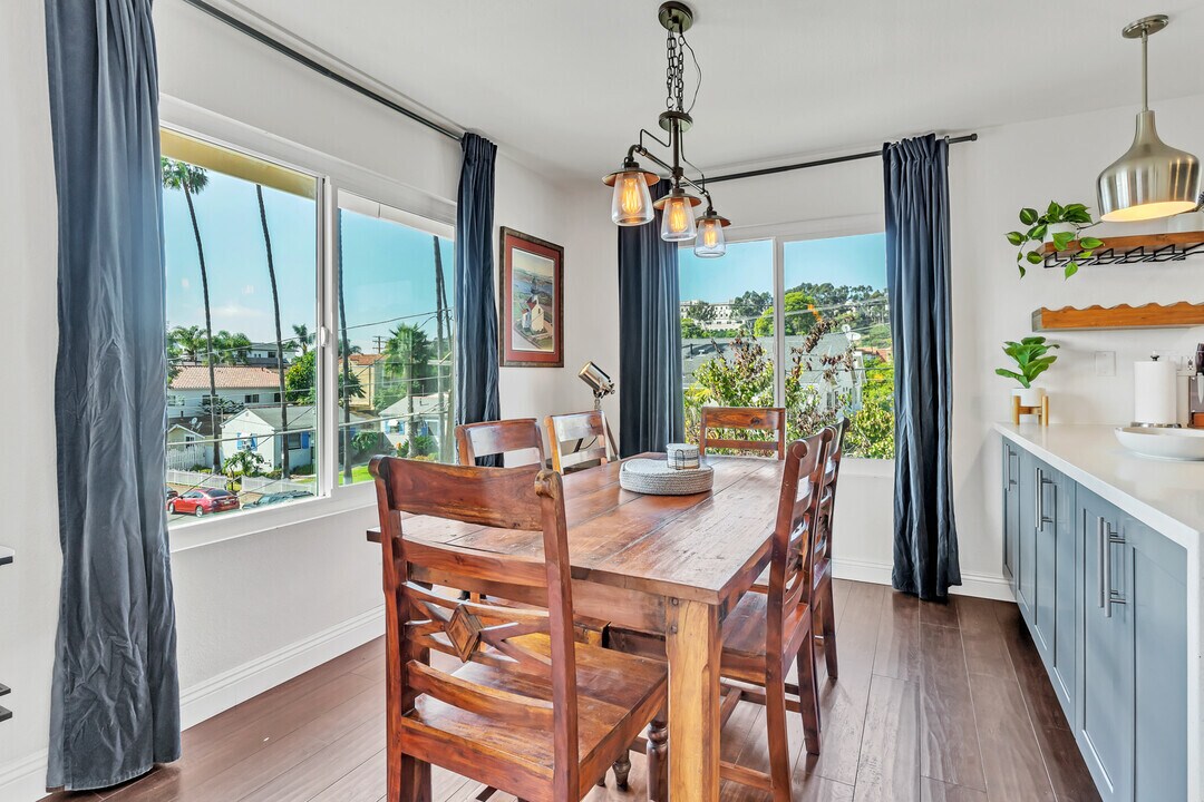 Dining room - 5653 Riley St