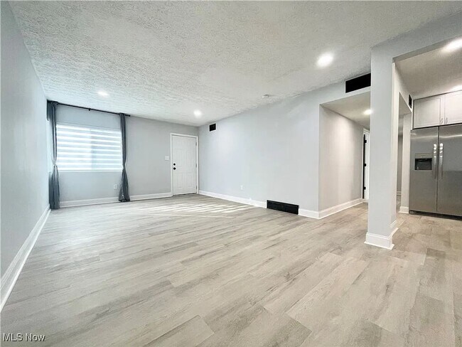 Building Photo - Charming Euclid Home in Quiet Residential Neighborhood