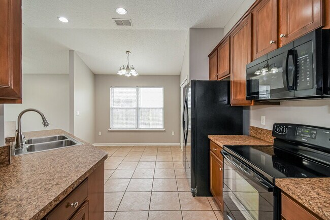 Building Photo - 3290 Silverado Cir