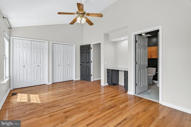 Building Photo - 7123 Gresham Ct E