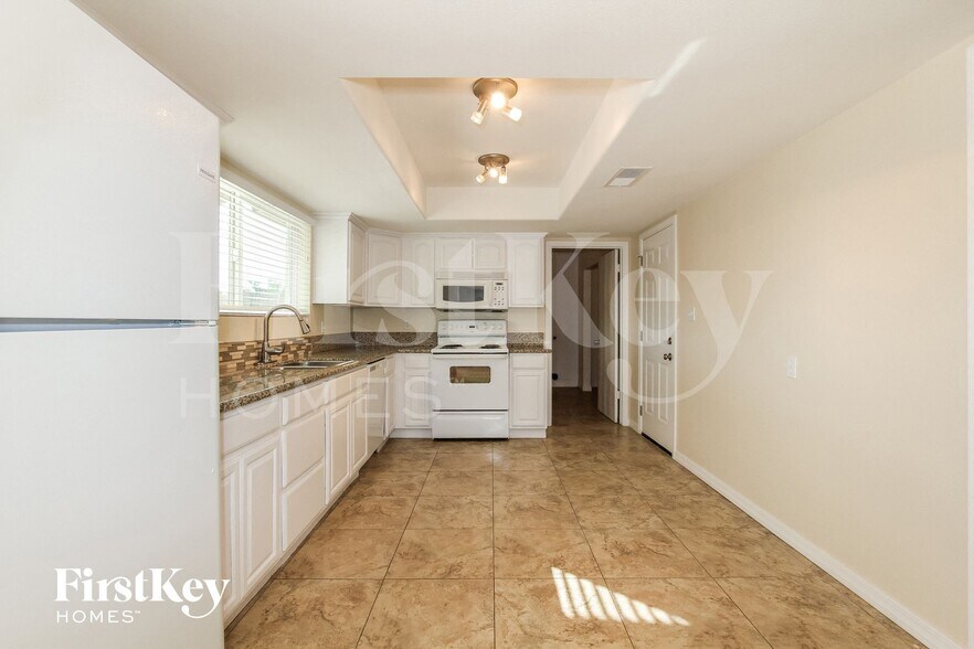 Building Photo - 3827 W Loma Ln