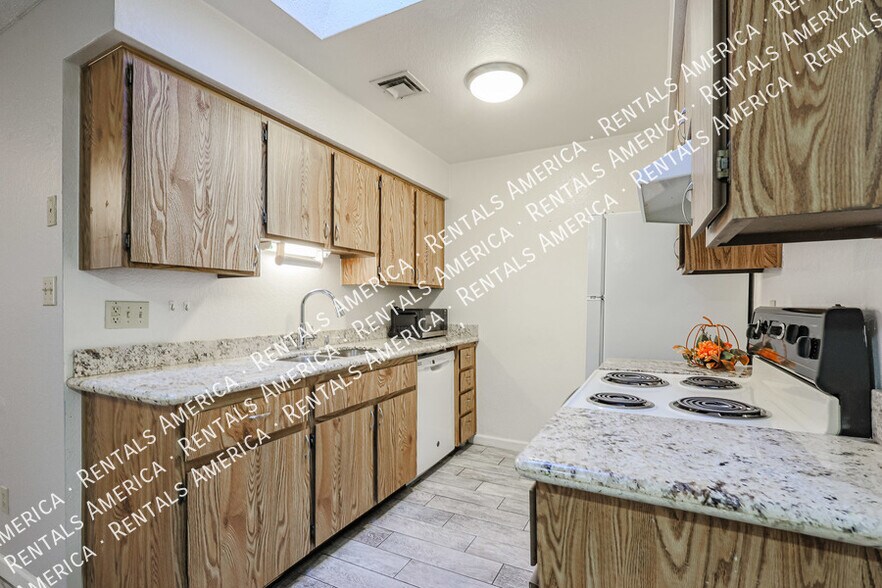 Building Photo - 9020 W Highland Ave