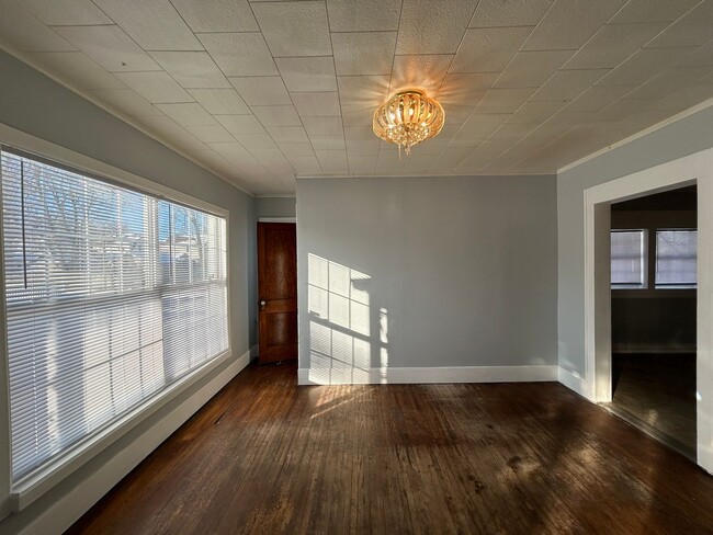 Building Photo - 1829 Frances Ave