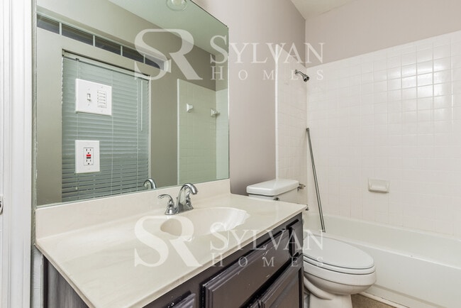 Building Photo - Enjoy living the good life in this 3 bedroom, 2 bathroom home