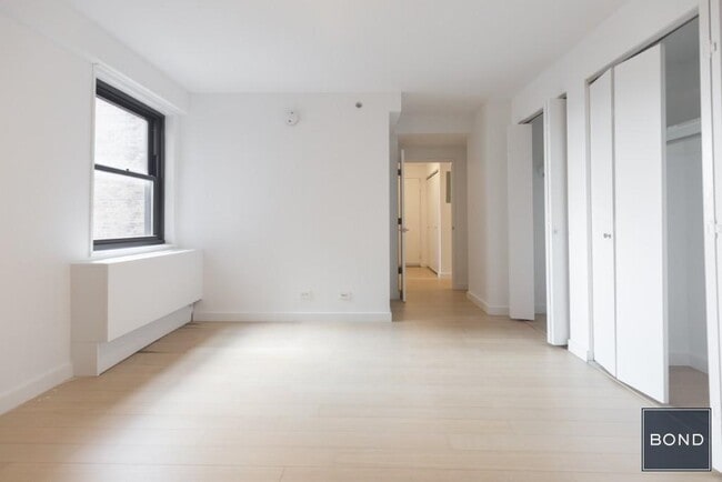 Building Photo - 222 E 39th St