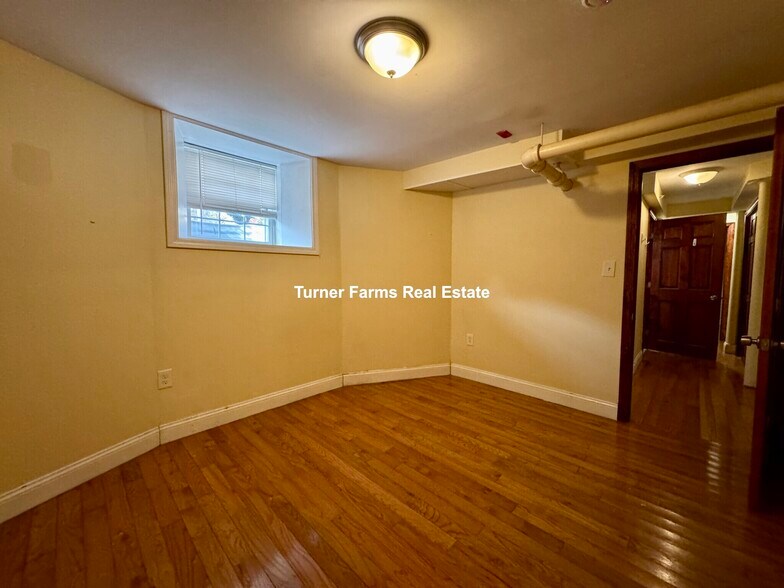 Building Photo - 154 Magazine St