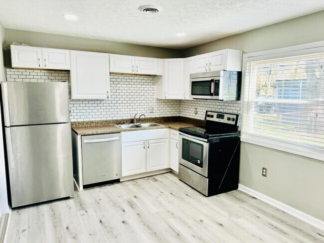 Building Photo - 520 Wainwright Ave