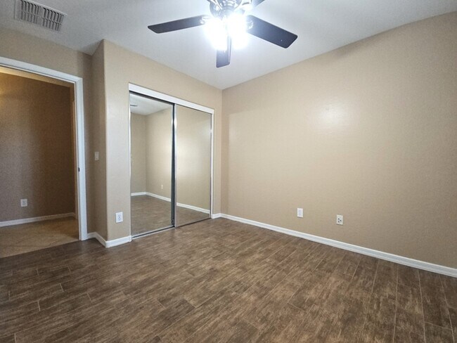 Building Photo - 998 W Desert Sky Dr