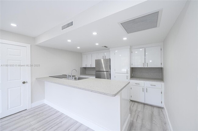 Building Photo - 6518 Miami Lakes Dr