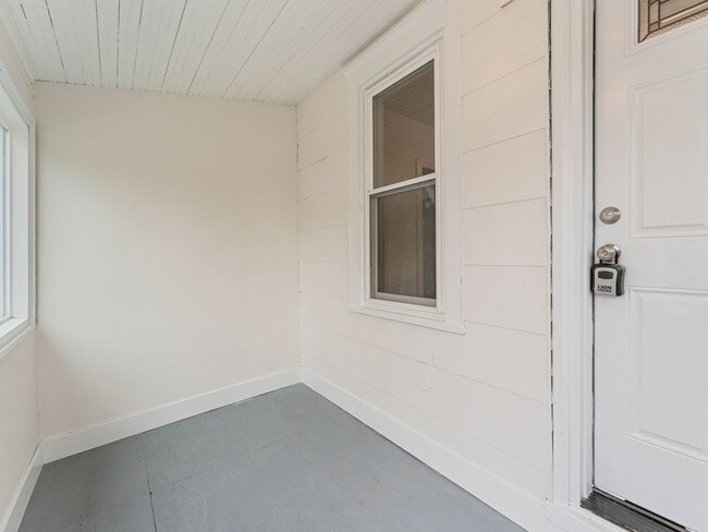Building Photo - 8534 Orchard Ave