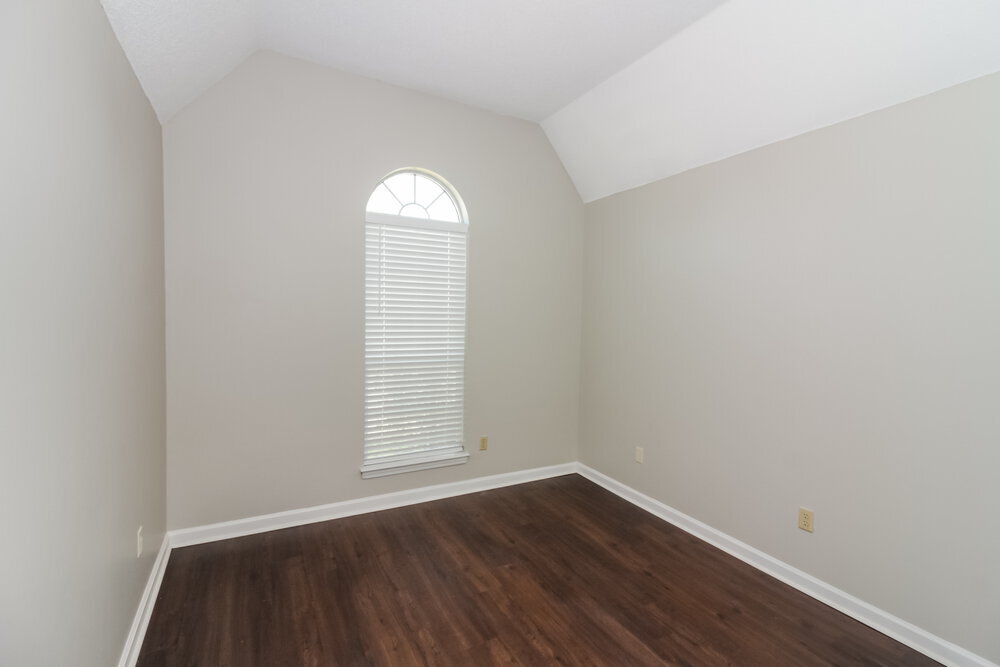 Building Photo - 4127 Ravenwood Dr N