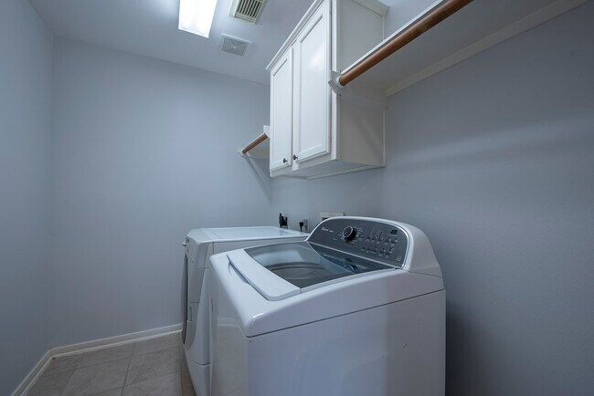Building Photo - 3238 Enclave Ln