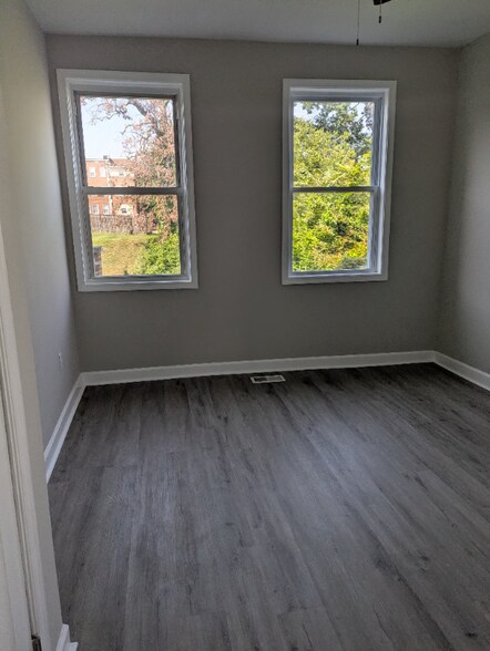 Building Photo - 3309 W Forest Park Ave