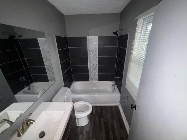 Building Photo - 346 Pittman St