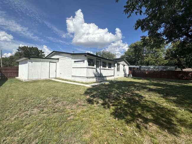 Building Photo - 3304 Mayhew Dr