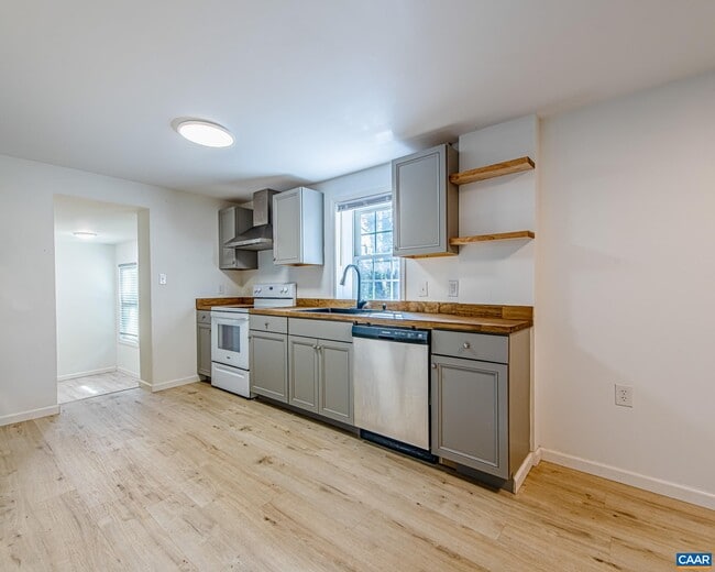 Building Photo - 2308 Center Ave