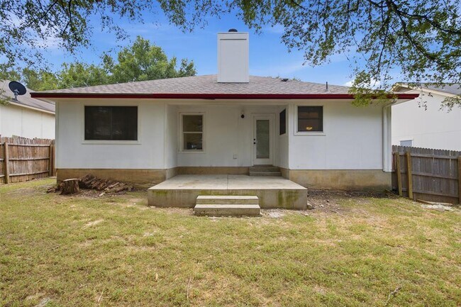 Building Photo - 108 Songbird Ct