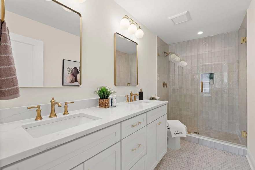 Building Photo - 929 Battery Ave