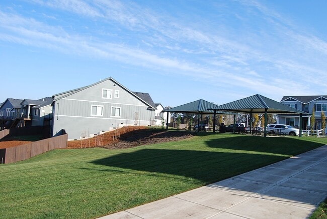 Building Photo - $500 OFF FIRST FULL MONTH! 3 Bedroom / 2.5...