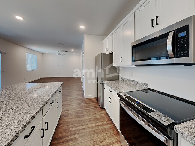 Building Photo - 4137 S 105th Dr