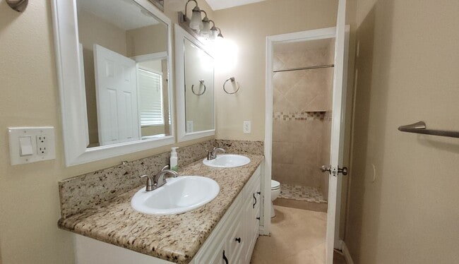 Building Photo - Popular Escondido Single Story 3 Bedroom Home!