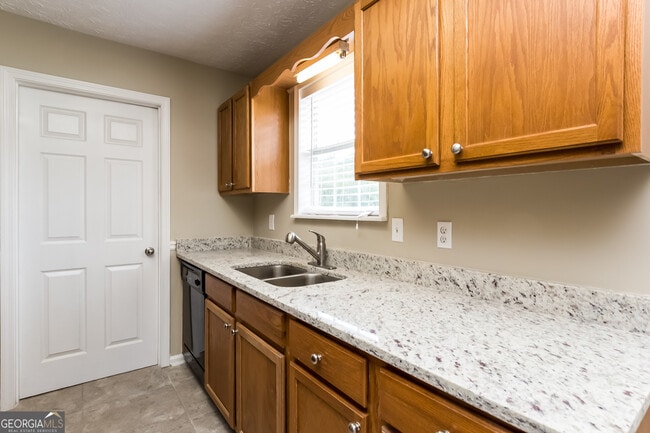 Building Photo - 143 Beechwood Ln