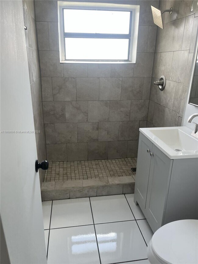 Building Photo - 2124 S Beech Rd