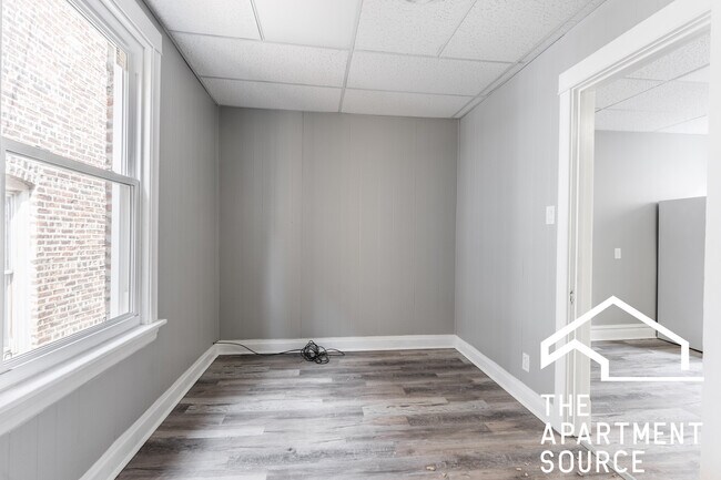 Building Photo - 2132 W Iowa St